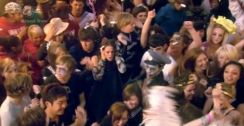 effy-in-crowd