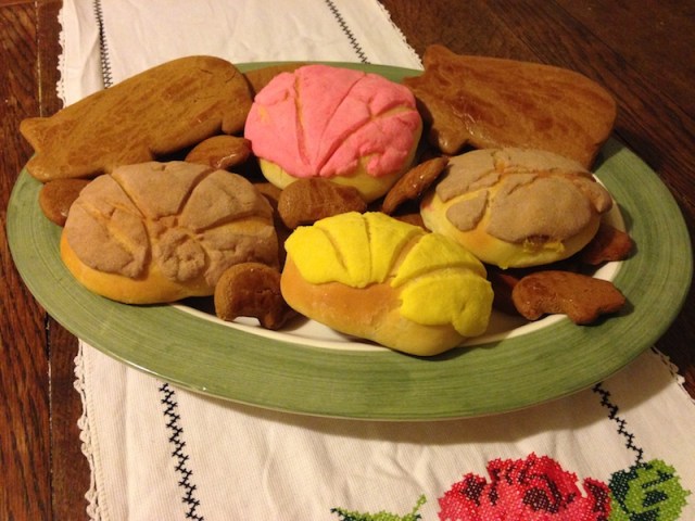 Here's a beautiful plate full of Mexican baked goods that we'll be making today!