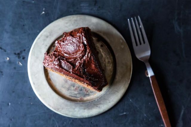 gingerbread-beer-bundt-cake-with-chocolate-glaze