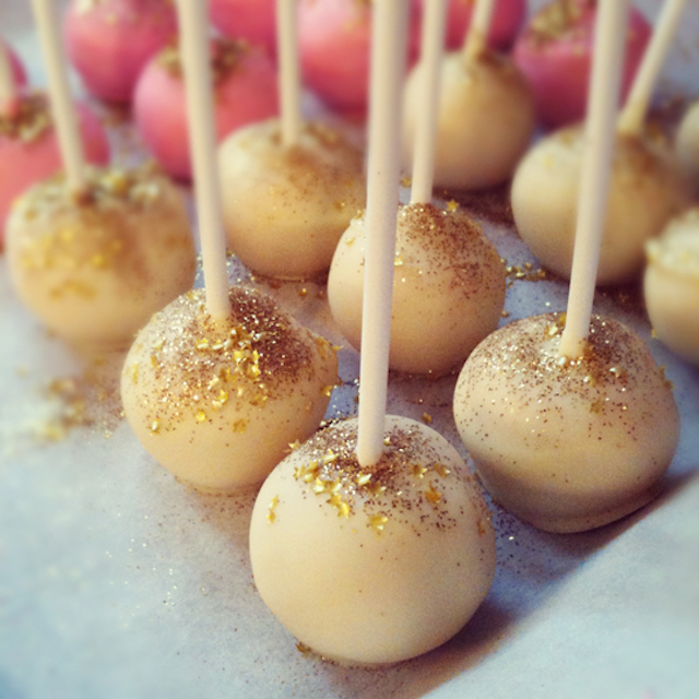 champagne-cake-pops