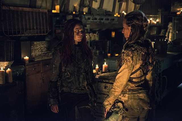 The 100 -- "Wanheda: Part One" -- Image HU301b_0186 -- Pictured (L-R): Eliza Taylor as Clarke and Jessica Harmon as Niylah -- Credit: Cate Cameron/The CW -- © 2015 The CW Network, LLC. All Rights Reserved