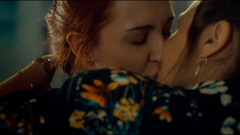 Nicole and Waverly smash faces (but gently) (it's just a saying) 