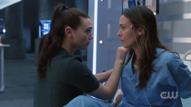 Lena Luthor and her fancy ponytail comforts Sam