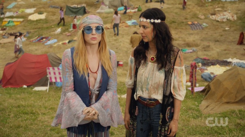 Sara and Zari look goooood as hippies