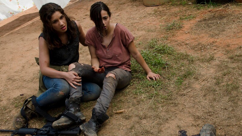 best lesbian sci-fi fantasy tv shows: Alisha (Juliana Harkavay) and Tara (Alana Masterson)