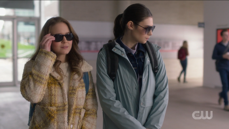 supergirl recap 6x05: Kara and Nia wear shades and try to look inconspicuous. Try being the operative word here.