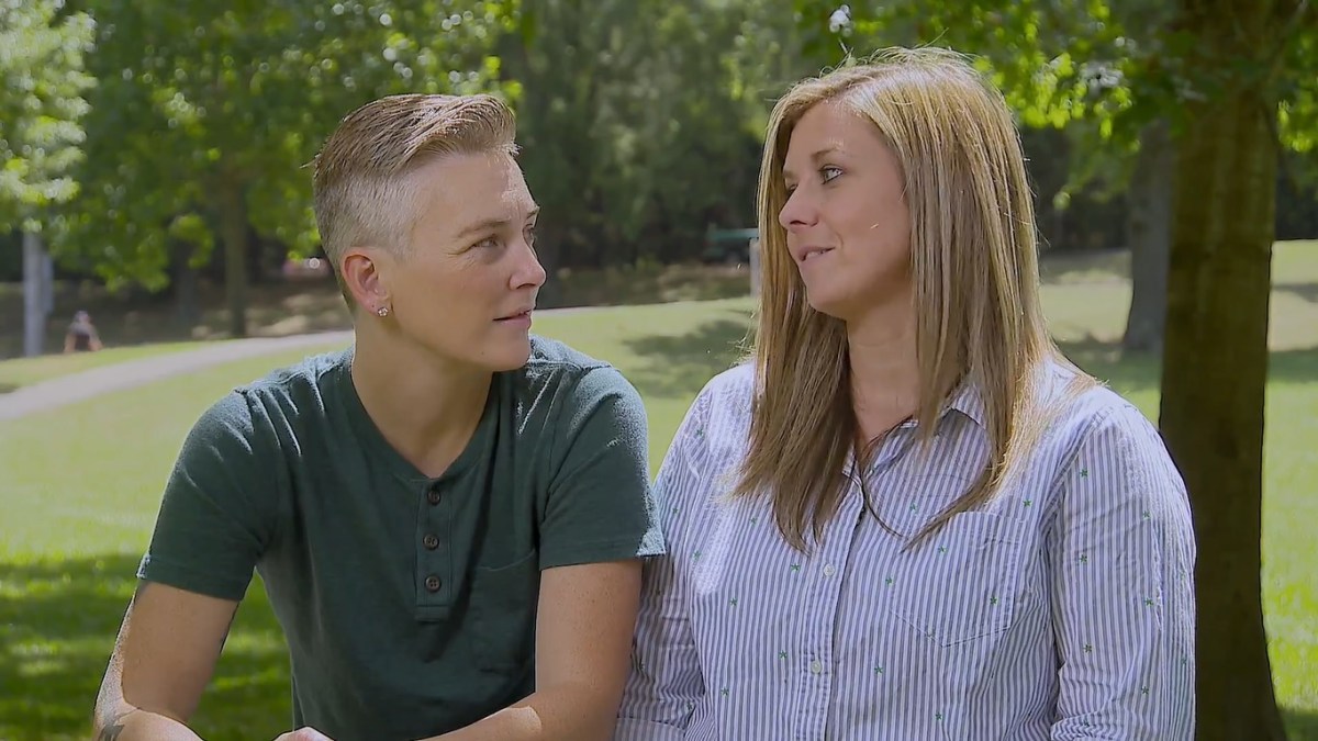 Heather and Kristyn try to determine which house will work best for their family and Heather's career.