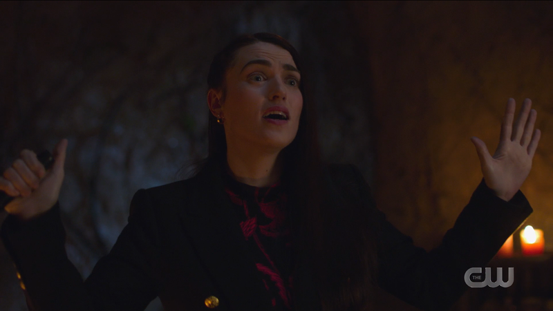 Supergirl 611 recap: Lena puts her hands up in fear