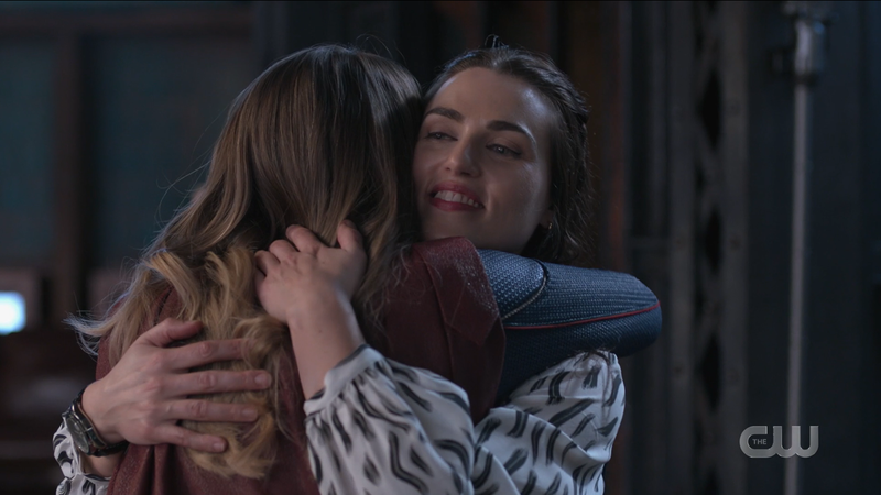 Supergirl episode 613 supercorp hug lena kara hug