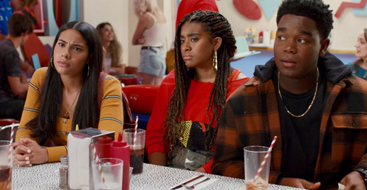 In the Saved by the Bell reboot, Daisy and Aisha, who is bisexual, sit together with their friend.